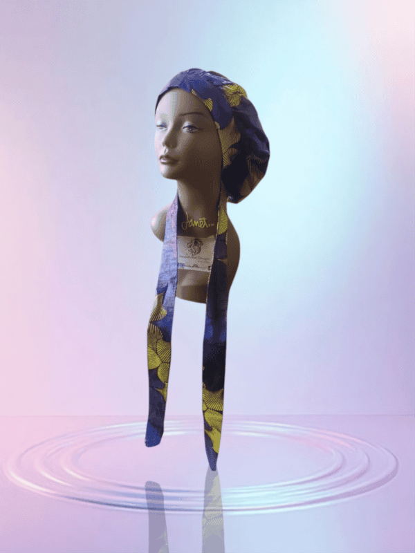 Bonnet with ties - Image 5